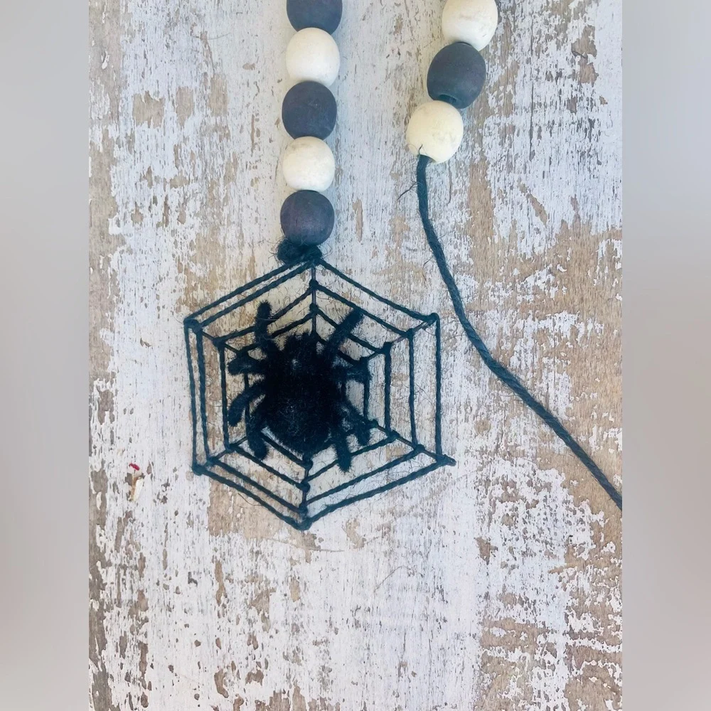 Primitives by Kathy decorative garland